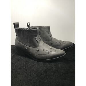 CATO COMFORT Women's Size 8M Gray Faux Leather Ankle Boots Booties Star Accents